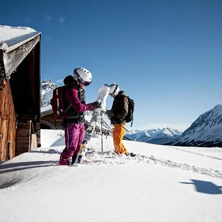 Zur Rose بيروانغ